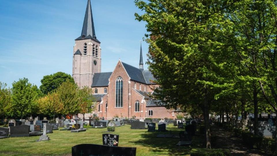 Onze-Lieve-Vrouw-Hemelvaartkerk in het centrum van Wuustwezel 